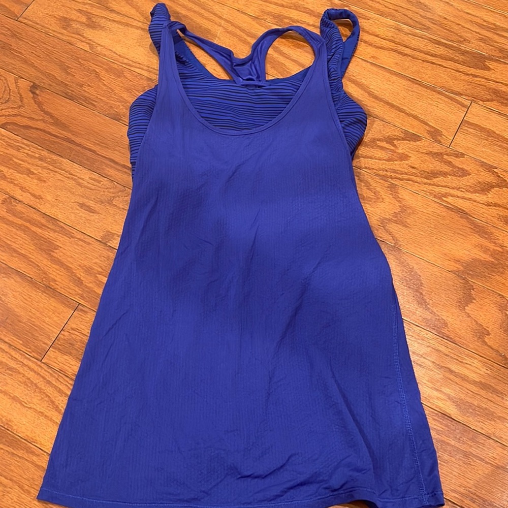 lu lu lemon top with built in sports bra